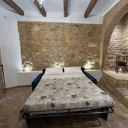 شقة Borgo Di Mezzo Castelnuovo dellʼAbate المظهر الخارجي الصورة