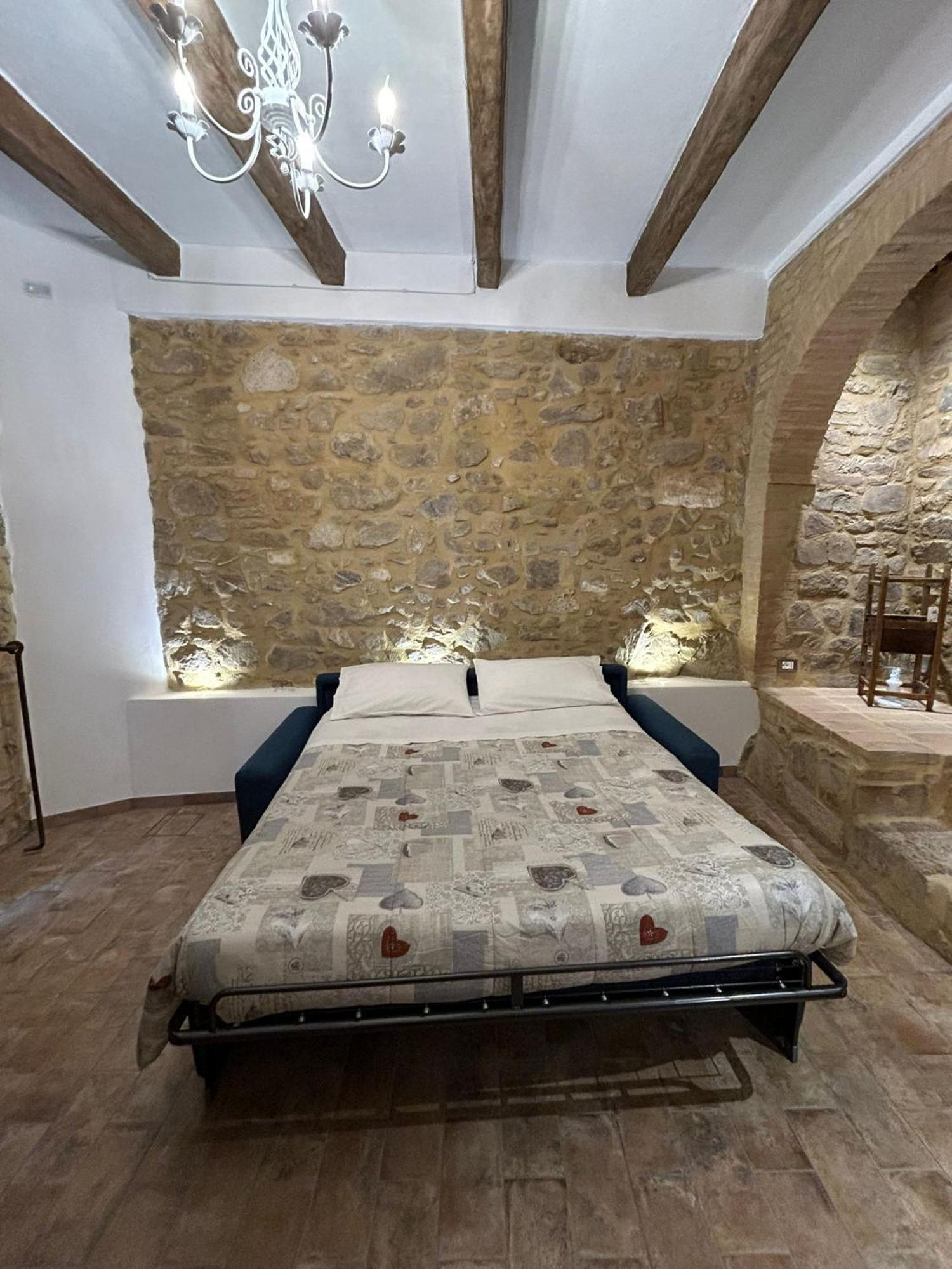 شقة Borgo Di Mezzo Castelnuovo dellʼAbate المظهر الخارجي الصورة